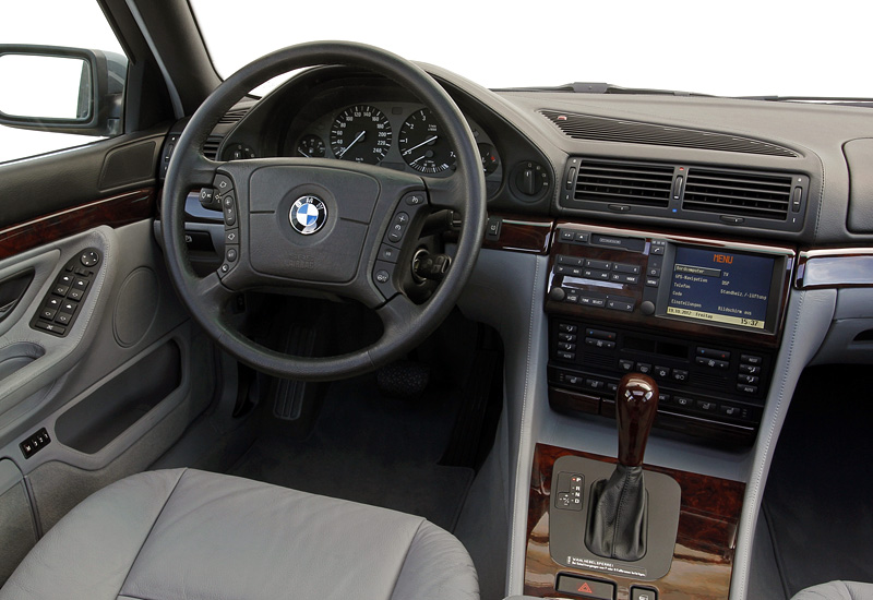 1994 BMW 750iL (E38)