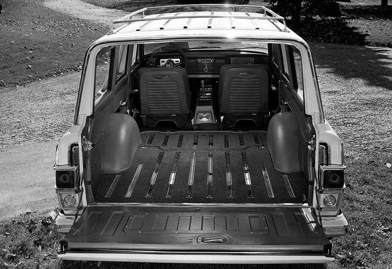 1966 Jeep Super Wagoneer (1414D)