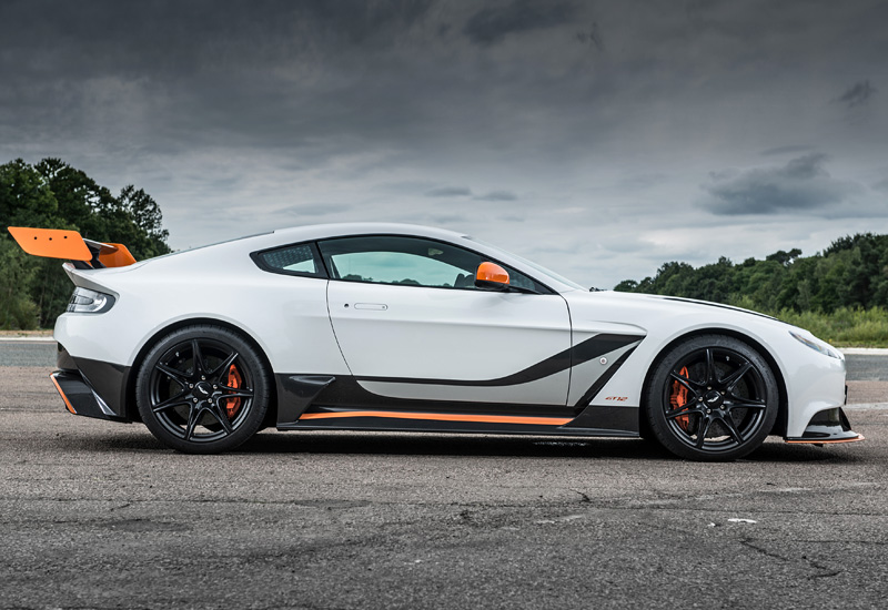 Cruising In Style: The 2015 Aston Martin Vantage GT12