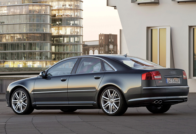 2005 Audi S8