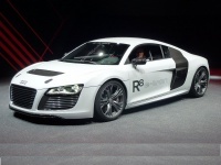 2011 Audi R8 e-tron prototype = 200 kph, 313 bhp, 4.8 sec.