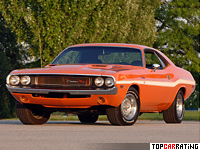 1970 Dodge Challenger R/T 440 Six Pack = 220 kph, 396 bhp, 6.2 sec.