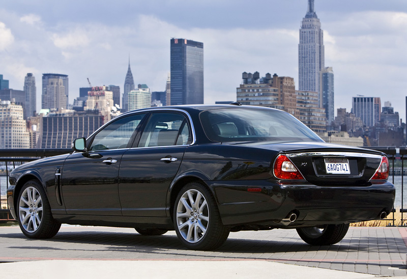 2007 Jaguar XJ8 (X358)