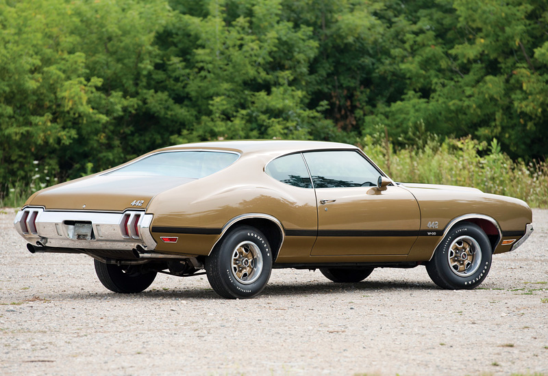 1970 Oldsmobile 442 W-30 Holiday Coupe