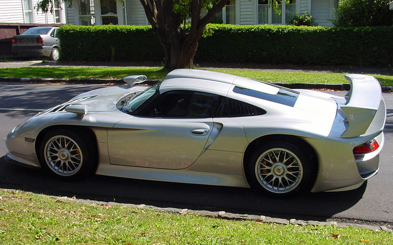 1997 Porsche 911 GT1 (996) Road car