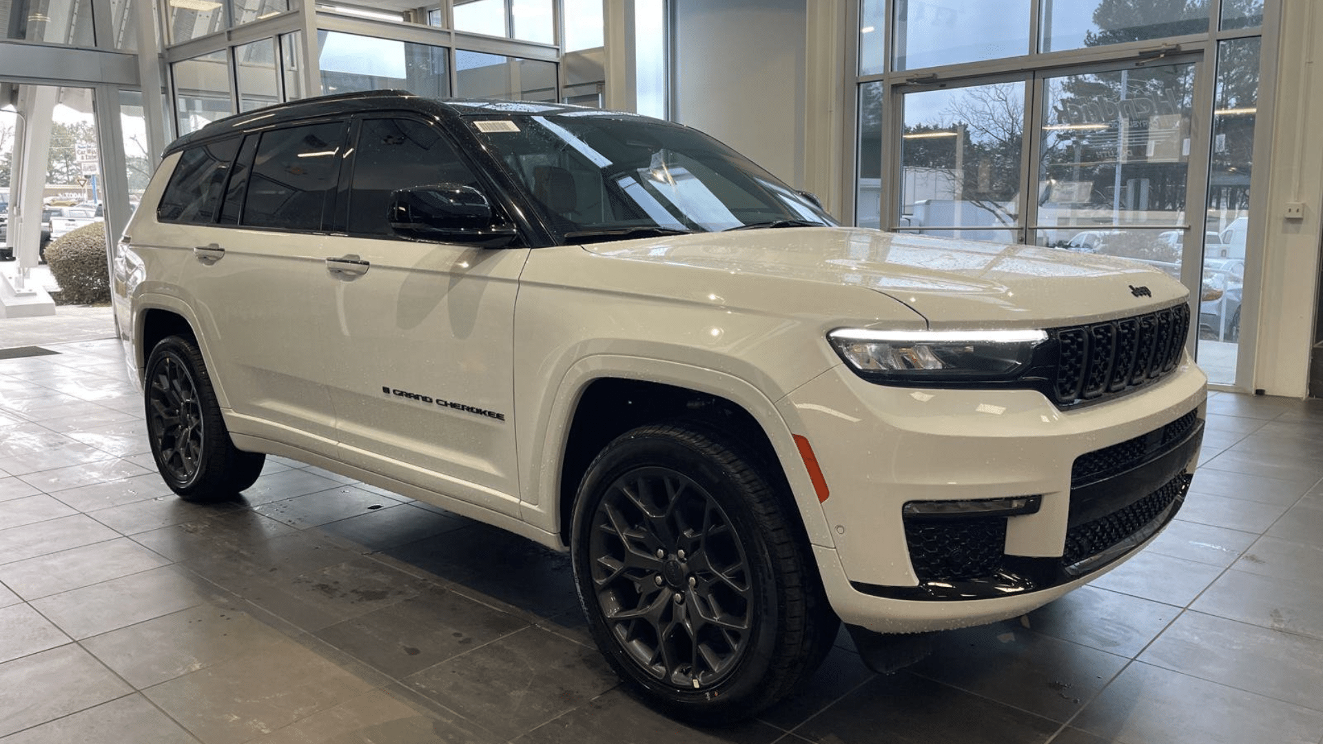 2025_Grand_Cherokee_Summit