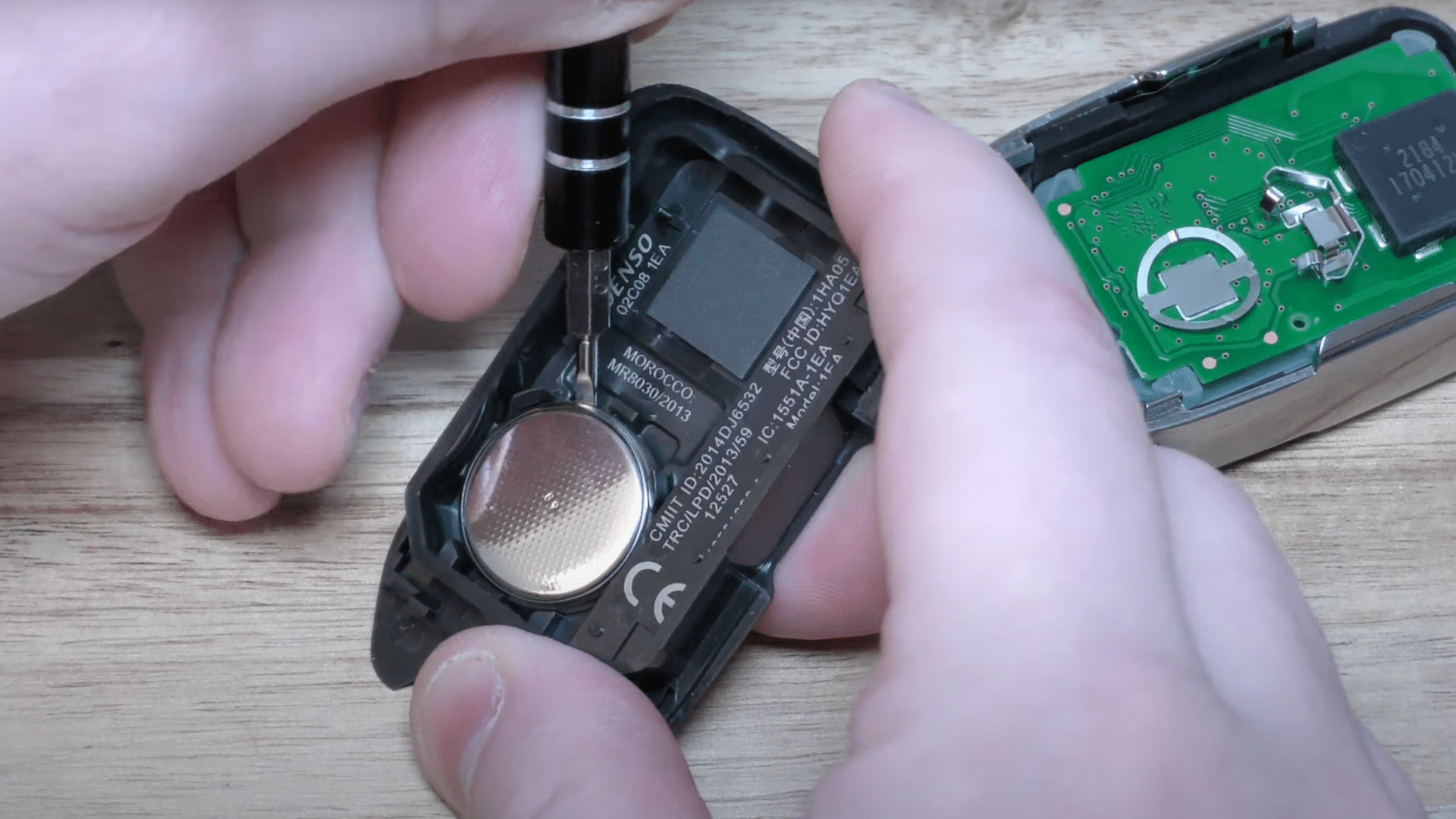 Step_3_Take_Out_the_Old_Battery