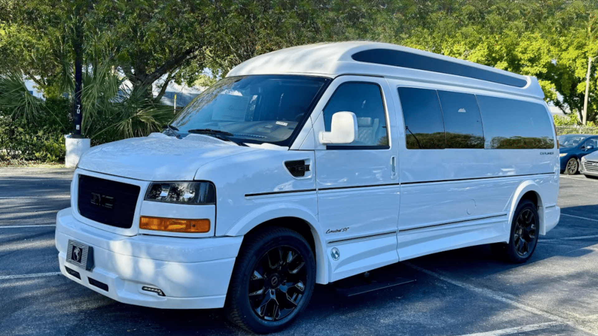 Explorer GMC Savana Limited SE