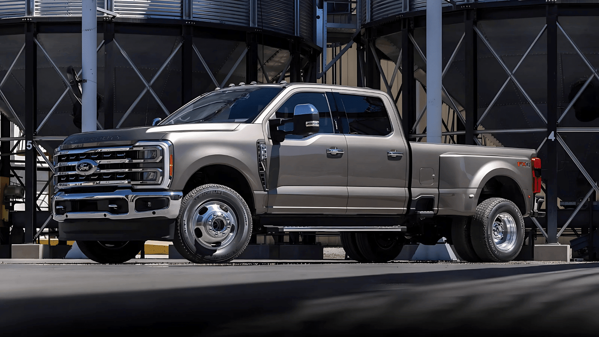 Ford F-350 Super Duty: Maximum Power and Payload